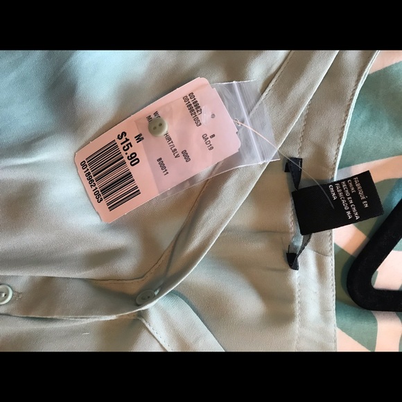 Forever 21 button up blouse - Picture 4 of 4